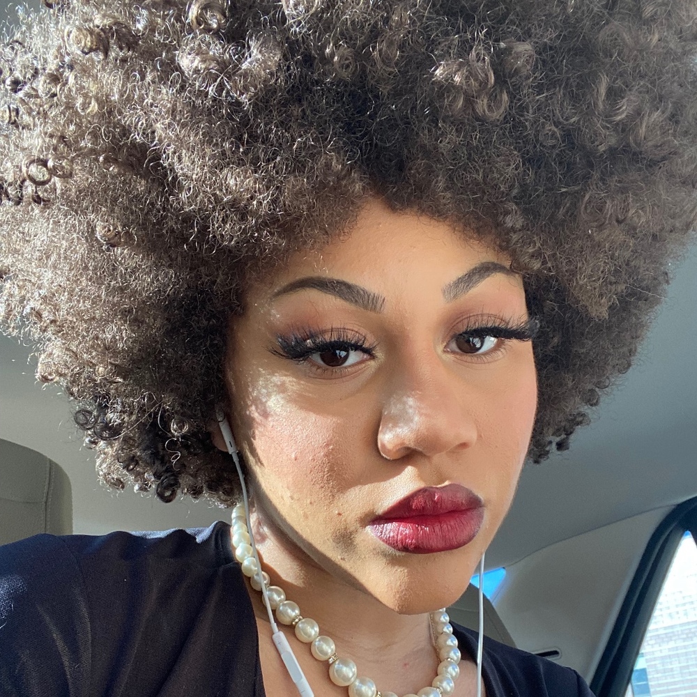 Meet your Posher, Amaya